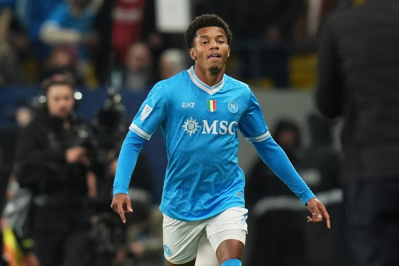 Neres con la maglia del Napoli